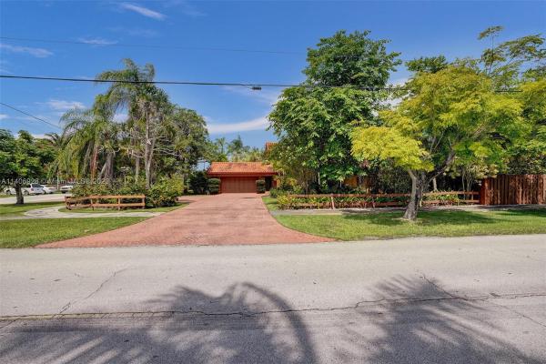 Las Haciendas Of La Mancha, 10120 SW 120th St, Kendall, Florida 33176, image 1