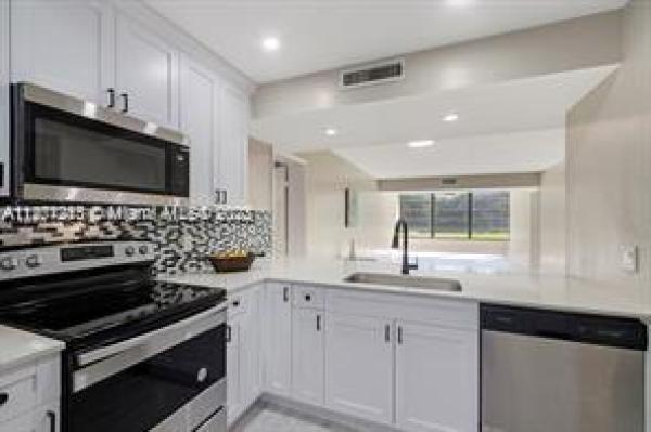 Whitehall Of Pine Island Ridge, 1516 Whitehall Dr #106, Davie, Florida 33324, image 2