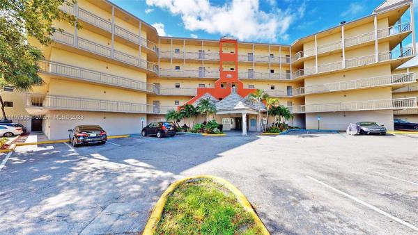 Las Vistas At Doral, 8290 Lake Dr #216, Doral, Florida 33166, image 2