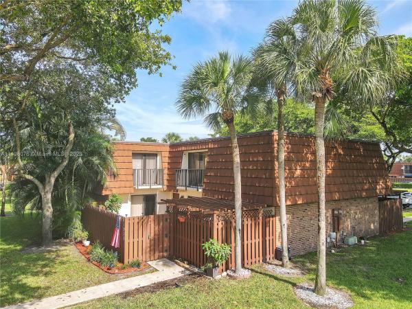Village At Lake Pine, 11921 SW 9th Mnr, Davie, Florida 33325, image 2