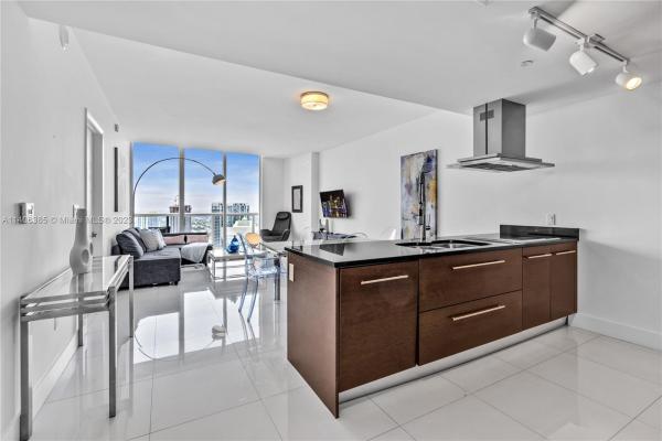 Icon Brickell Tower 3, 485 Brickell Ave #4907, Miami, Florida 33131, image 2