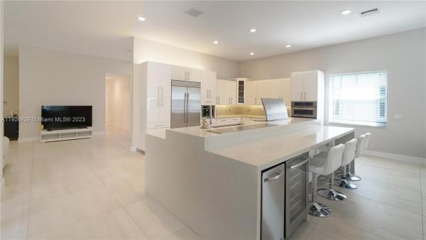 Hunters Pointe, 2211 Quail Roost Dr, Weston, Florida 33327, image 1