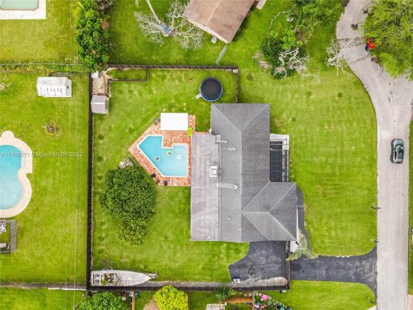 18624 SW 294th Ter, Leisure City, Florida 33030, image 2