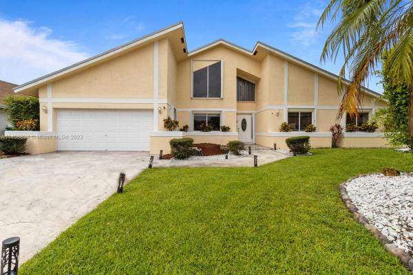 Les Chateaux At Woodmont, 7832 NW 83rd St, Tamarac, Florida 33321, image 1