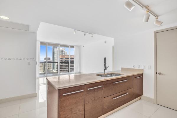 Icon Brickell Tower 1, 475 Brickell Ave #4013, Miami, Florida 33131, image 2