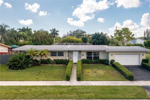 Orchard Estates, 9370 SW 180th St, Palmetto Bay, Florida 33157, image 1