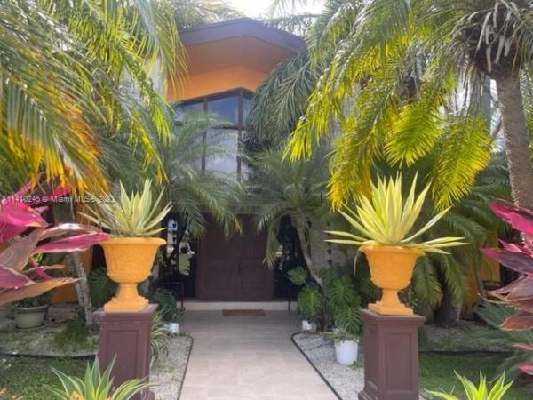 Century Royal Homes, 31050 SW 193rd Ave, Redland, Florida 33030, image 1