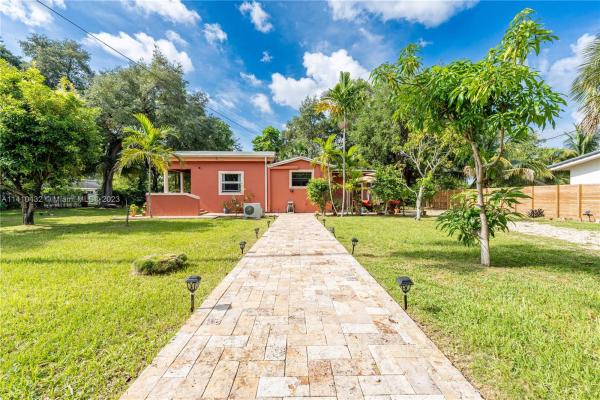 Biscayne Gardens, 10 NW 152nd St, Golden Glades, Florida 33169, image 2