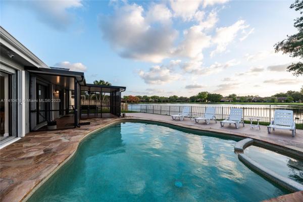 Plantation Hills, 825 W Plantation Cir, Plantation, Florida 33324, image 1