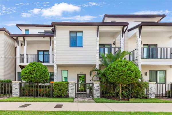 Urbana At Downtown Doral, 4719 NW 83rd Path #4719, Doral, Florida 33166, image 2