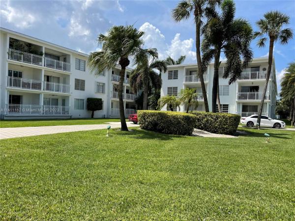 1631 NE 114th St #108, Unincorporated Dade County, Florida 33181, image 2