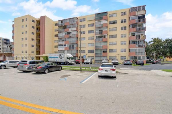 Three Seasons, 16410 Miami Dr #604, North Miami Beach, Florida 33162, image 1