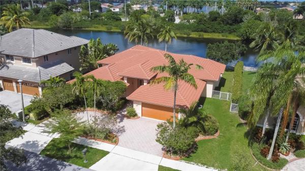 Crystal Shores At Silver Lakes, 1259 SW 172nd Ter, Pembroke Pines, Florida 33029, image 1