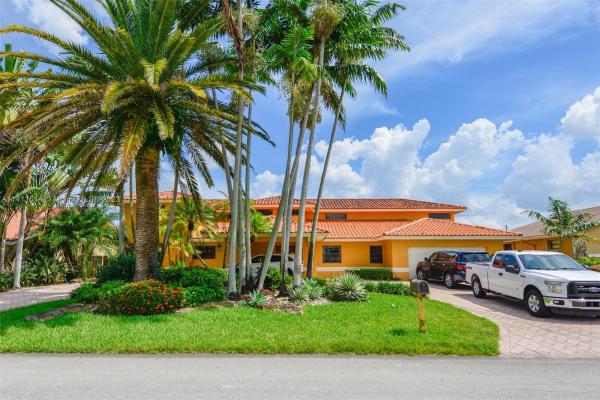 North Links Country Club Estates, 7015 N Augusta Dr, Country Club, Florida 33015, image 1