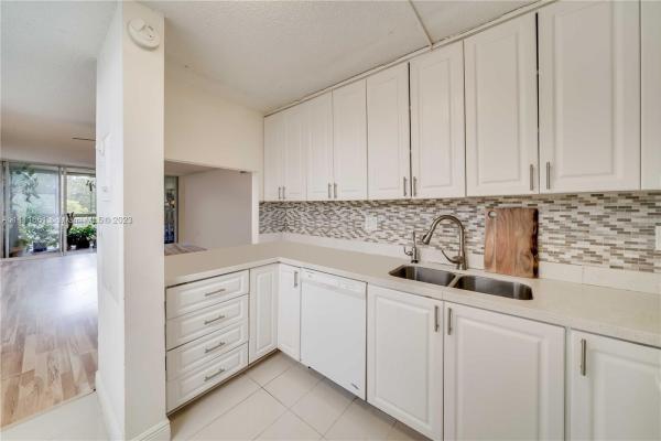 Tangerine Of Pine Island Ridge, 9430 Tangerine Pl #301, Davie, Florida 33324, image 1