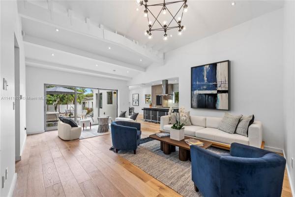 Beach View, 5956 Pine Tree Dr, Miami Beach, Florida 33140, image 1