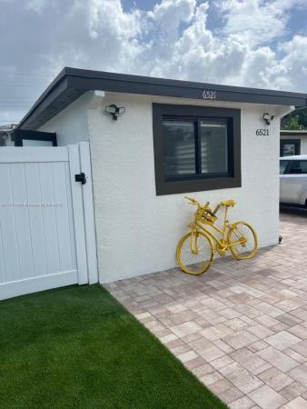 Boulevard Heights, Pembroke Pines, Florida 33023, image 1
