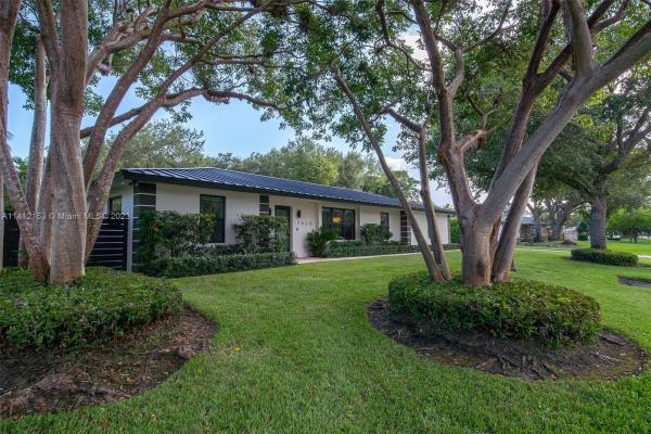 Hillary Estates, 7520 SW 162nd St, Palmetto Bay, Florida 33157, image 1