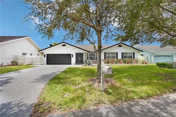 Live Oaks, 14650 SW 141st Pl, Country Walk, Florida 33186, image 1