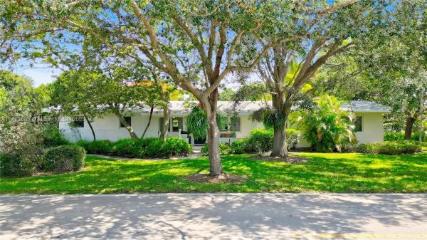 Suniland Manor, 8235 SW 132nd St, Pinecrest, Florida 33156, image 1