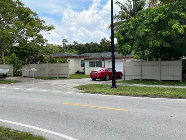 Biscayne Gardens, 15340 N Miami Ave, Golden Glades, Florida 33169, image 2