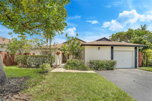 Lakes Of The Meadow, 5112 SW 149th Pl, Kendall West, Florida 33185, image 2