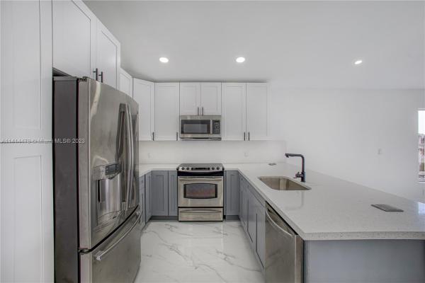 Fay’s Cove At Coral Bay, 6410 Buena Vista Dr, Margate, Florida 33063, image 1