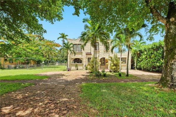 Country Club Estates, 357 Navarre Dr, Miami Springs, Florida 33166, image 2