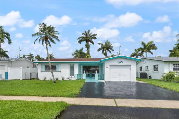 Flamingo Manors, 2114 N 14th Ct, Hollywood, Florida 33020, image 2
