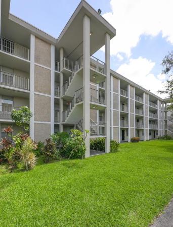 Cypress Chase, 2900 NW 48th Ter #205, Lauderdale Lakes, Florida 33313, image 2