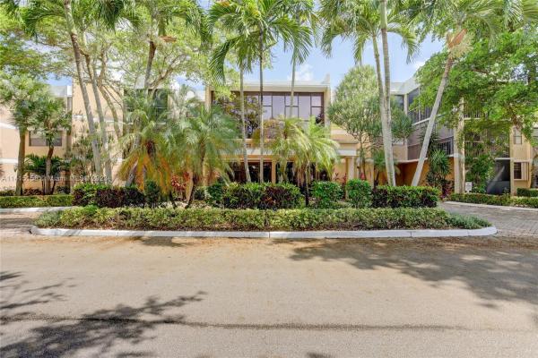Country Club Village, 16325 W Golf Club Rd #106, Weston, Florida 33326, image 1