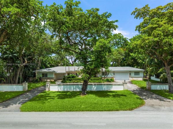Coral Gables Country Club, 3620 Granada Blvd, Coral Gables, Florida 33134, image 2