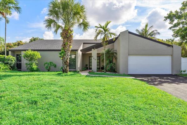 Jacaranda Country Club, 620 S Lake Dasha Dr, Plantation, Florida 33324, image 1