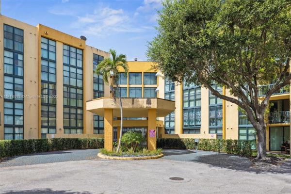 International Park, 11800 SW 18th St #403-4, Tamiami, Florida 33175, image 1