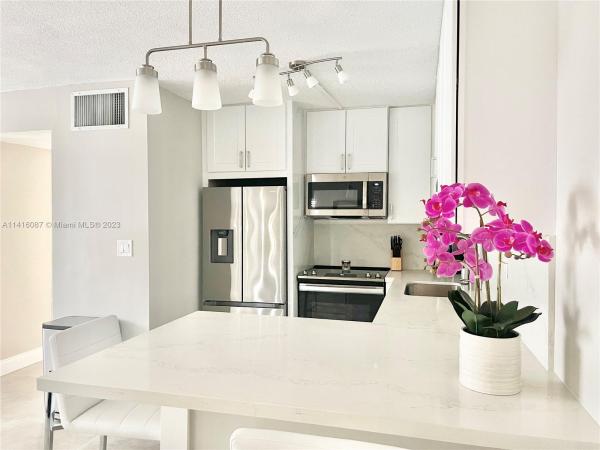 Warrenton House, 2145 Pierce St #209, Hollywood, Florida 33020, image 1