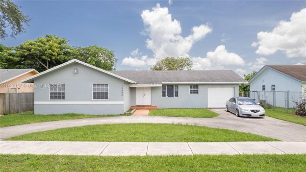 Princeton Square, 13440 SW 256th St, Princeton, Florida 33032, image 1