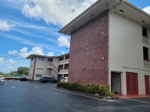 Lake Park Gardens, 4730 NW 10th Ct #302, Plantation, Florida 33313, image 1