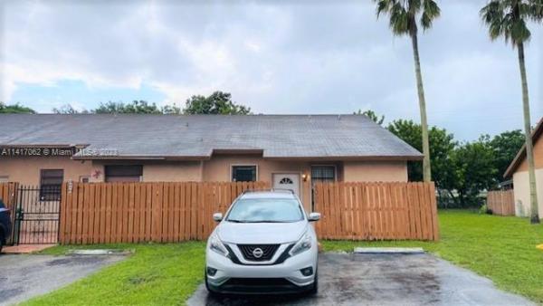 Country Lake Manors Townhomes, 19034 NW 67th Pl #n/a, Hialeah, Florida 33015, image 1
