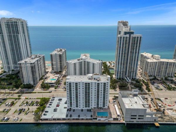 The Residences On Hollywood Beach, 3000 S Ocean Dr #416, Hollywood, Florida 33019, image 2