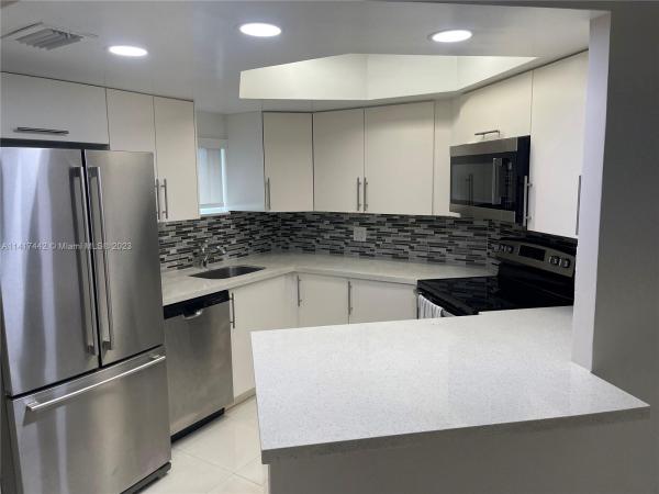 Las Vistas At Doral, 8205 Lake Dr #101, Doral, Florida 33166, image 2