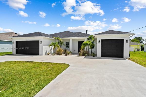 2385 SW Import Dr, Port St. Lucie, Florida 34953, image 2