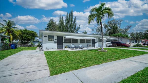 Sunset Lake Park, 210-214 SW 10th Ave, Hallandale Beach, Florida 33009, image 1