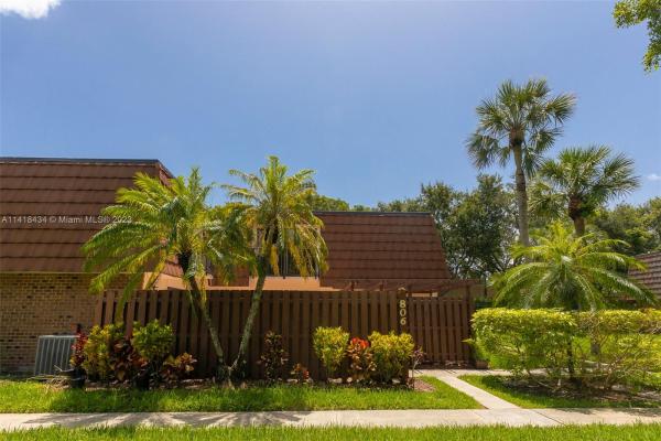 Village At Lake Pine, 806 SW 119th Way, Davie, Florida 33325, image 2