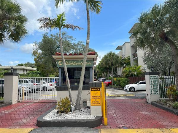 Dadeland Grove, 6902 Kendall Dr #E405, Pinecrest, Florida 33156, image 1
