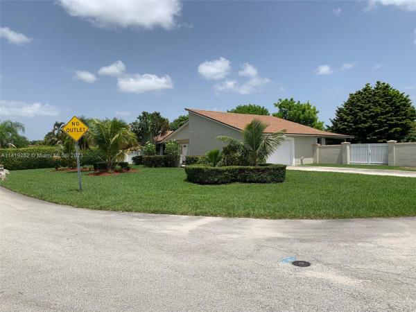 Gir, 12901 SW 188th St, South Miami Heights, Florida 33177, image 1