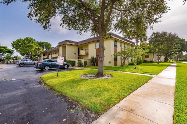 Lakewood On The Green, 5525 N Lakewood Cir N #211, Margate, Florida 33063, image 1
