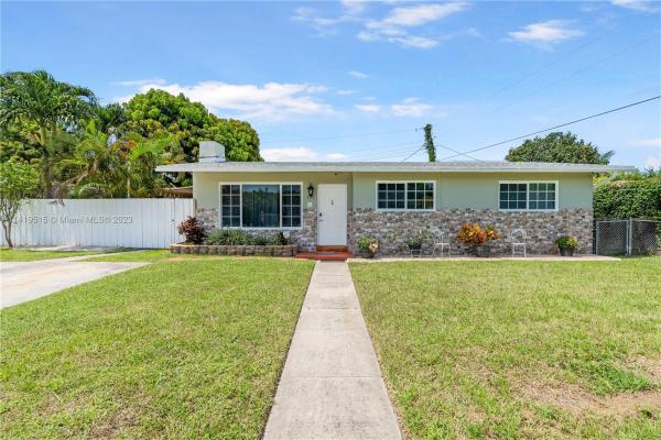 155 NE 192nd St, Unincorporated Dade County, Florida 33179, image 2
