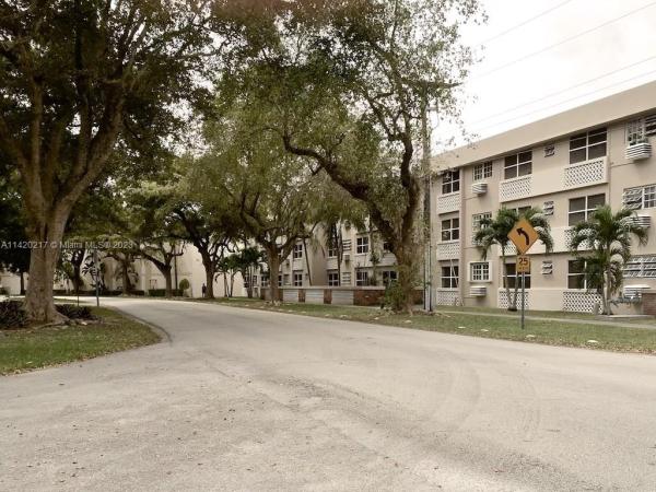 Santona, 6580 Santona St #A41, Coral Gables, Florida 33146, image 1