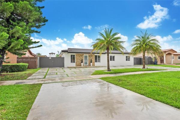 Royale Green, 4211 SW 132nd Ave, Kendale Lakes, Florida 33175, image 2