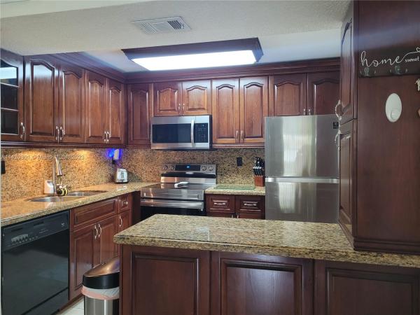 Pierpointe East At Pembroke Lakes, 1066 N Hiatus Rd #1066, Pembroke Pines, Florida 33026, image 1